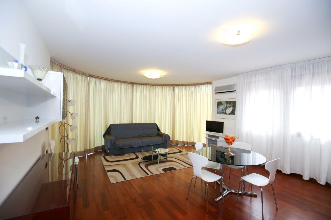 Round Venice Marghera Bagian luar foto